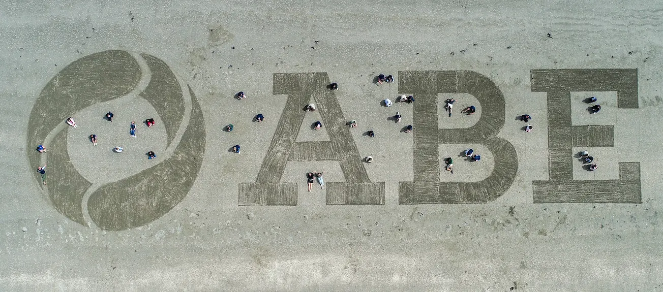 ABE dessiné dans le sable