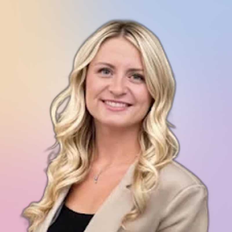 Janelle Deveau headshot