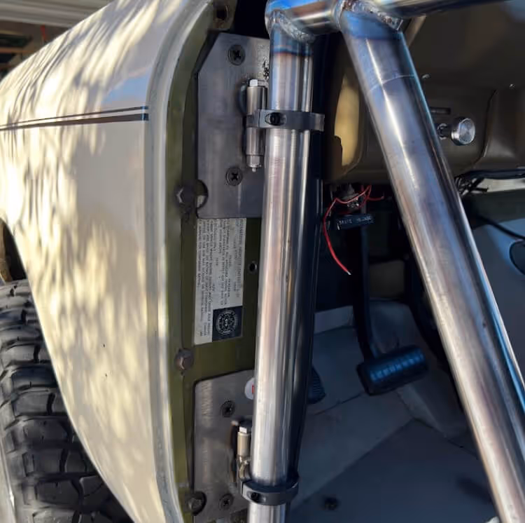 Tube Doors on a Scout II by Scout Racks. 