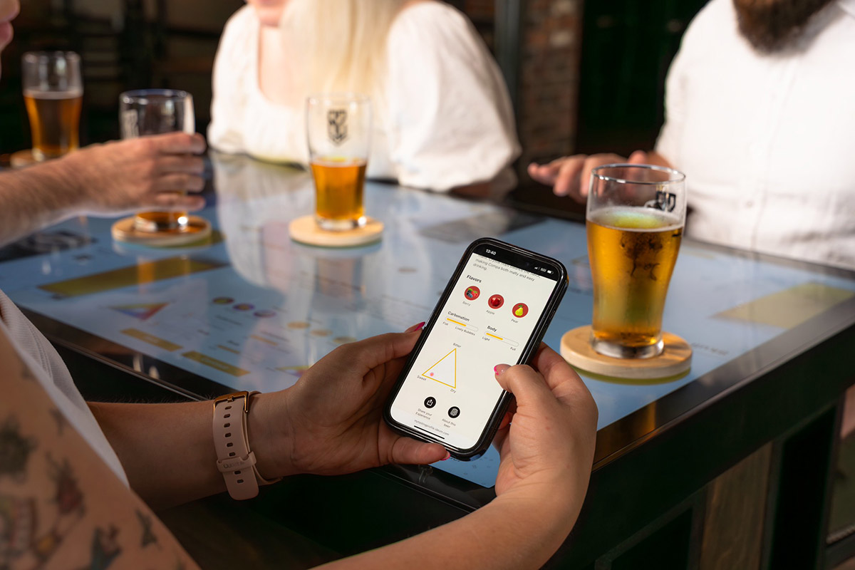 An interactive beer experience on the tasting table. Visitors can share what they taste with others.