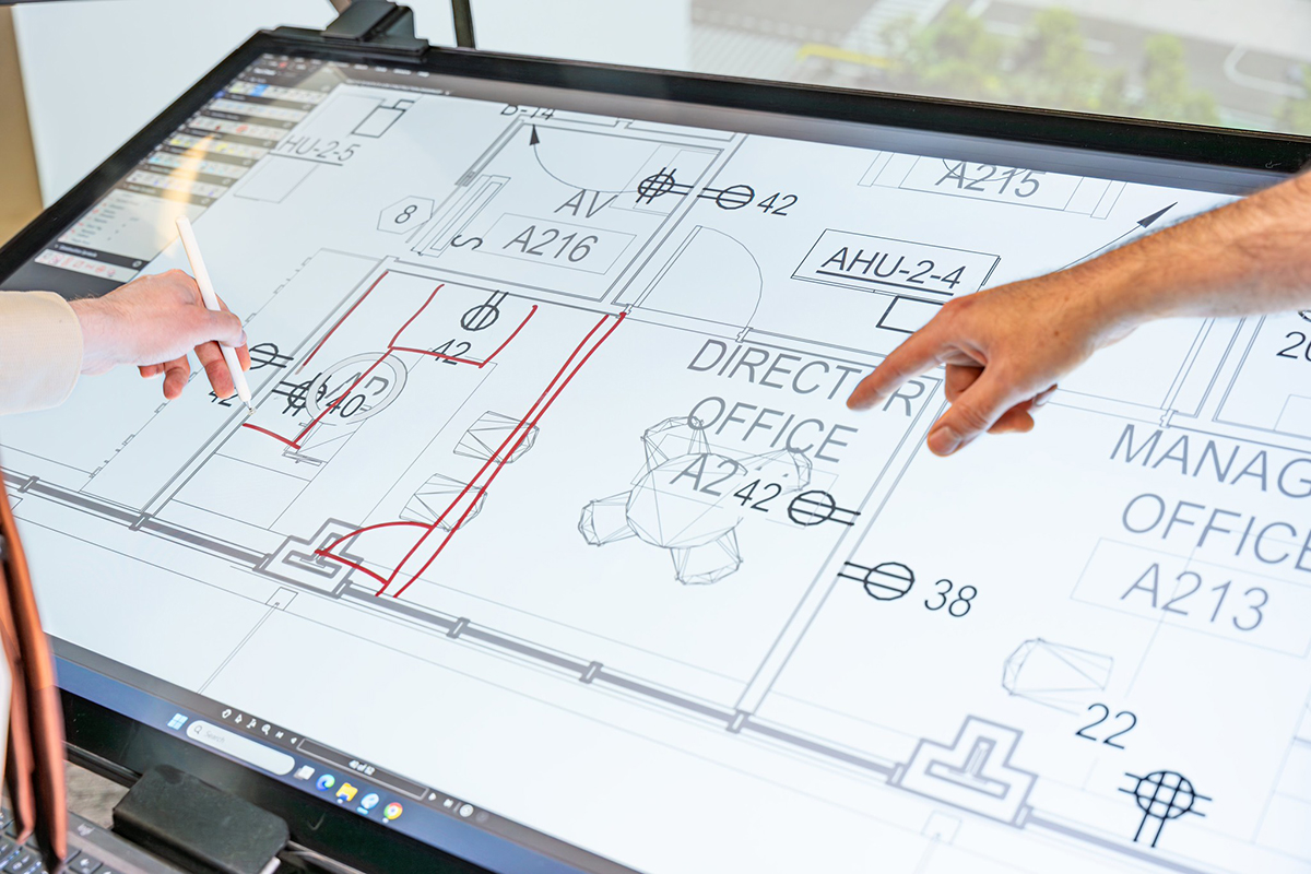 The table can be used independently for small group collaboration, or as a controller for the larger projection screen. 