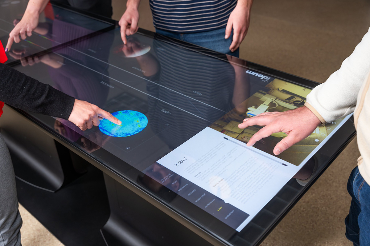 EM Spectrum lets users slide objects across the light spectrum, seeing how they appear under different wavelengths.