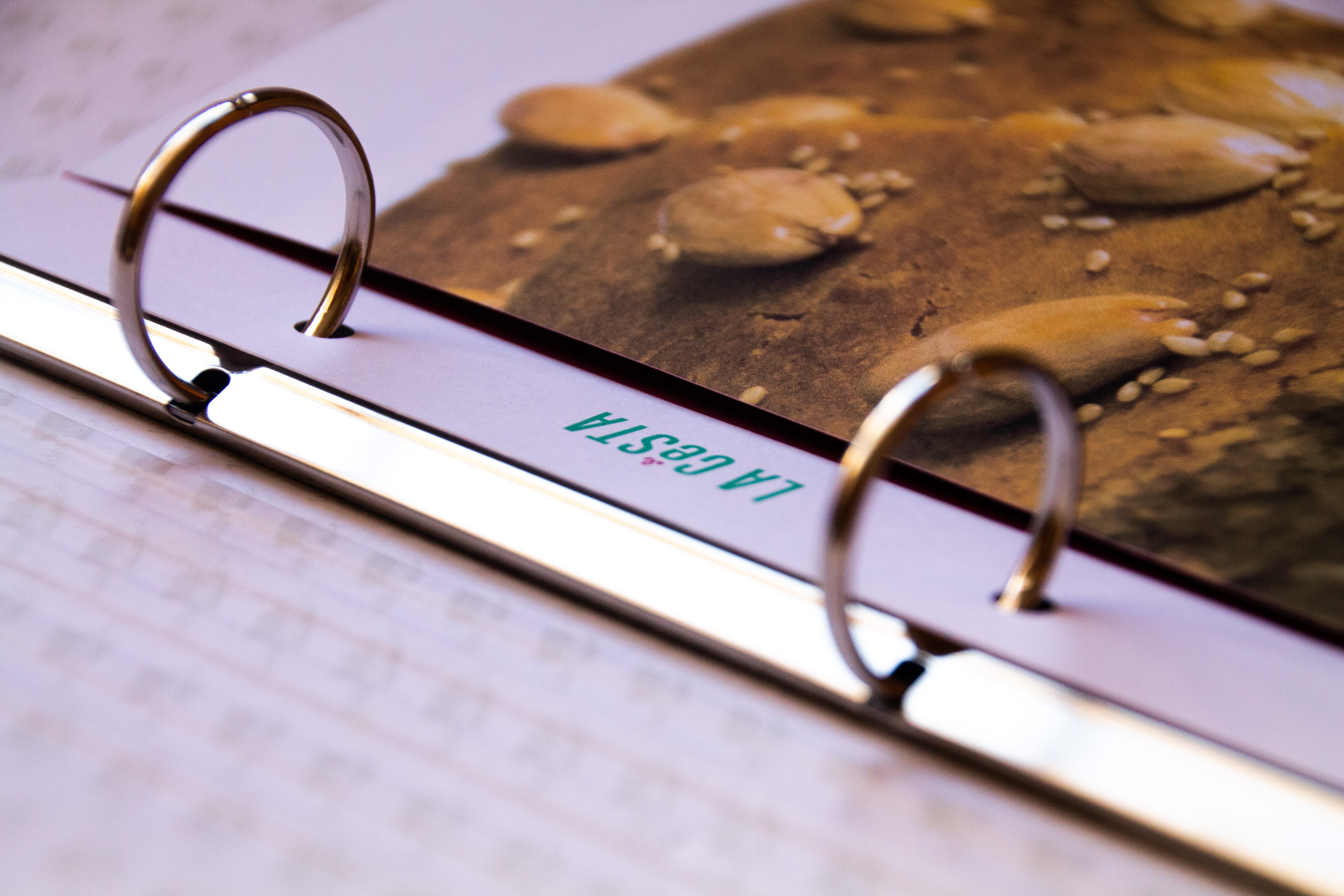 Fotografía de un encarte para la revista La Cesta