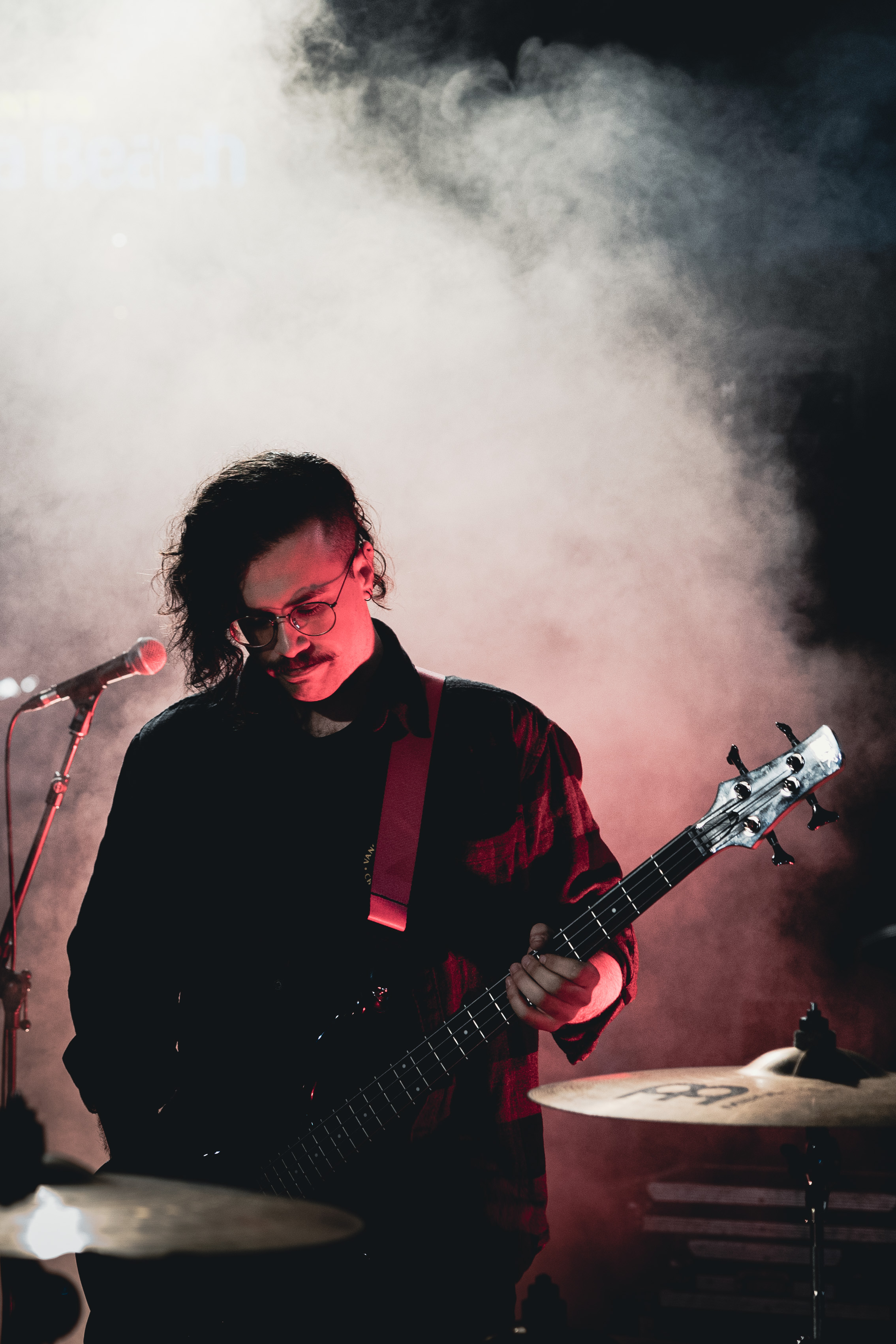 Primer plano de las manos de la pianista de Soulnami