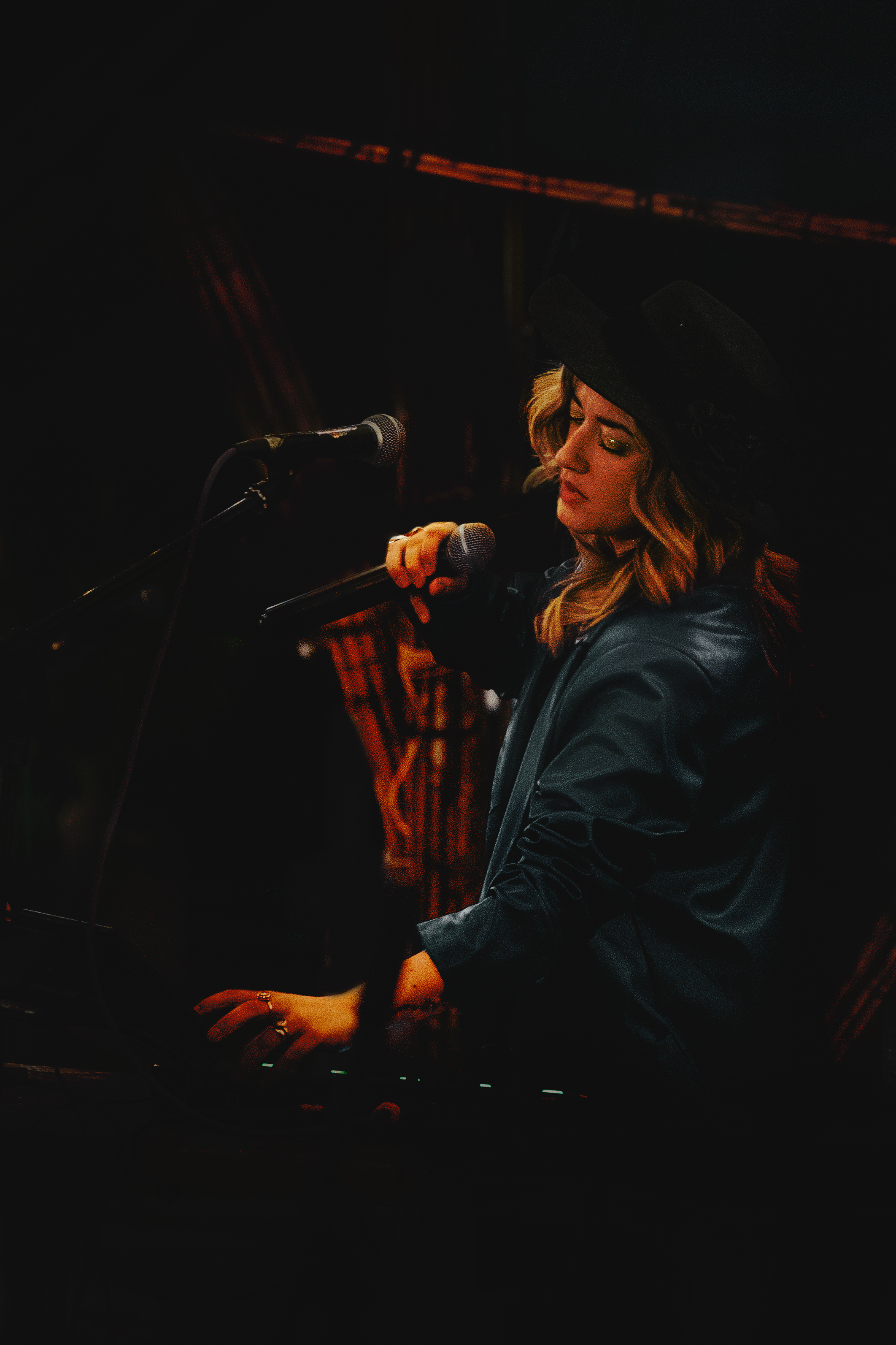 Vocalista de Soulnami posando para Afuentesal