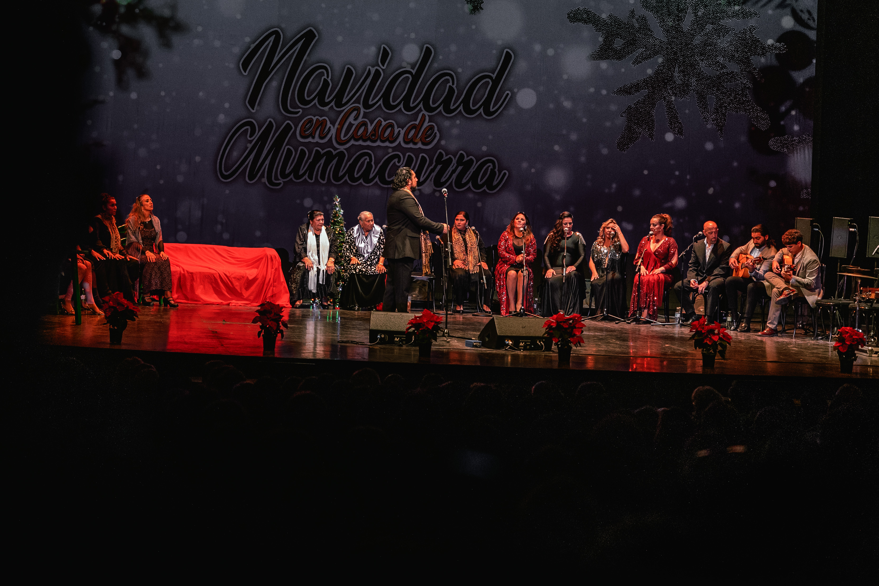 Guitarrista de Soulnami mientras afina las cuerdas