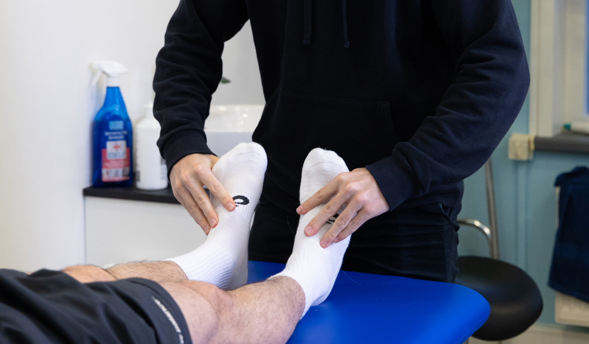 Waarom de plek van pijn niet altijd de oorzaak is — en wat dat betekent voor jouw herstel