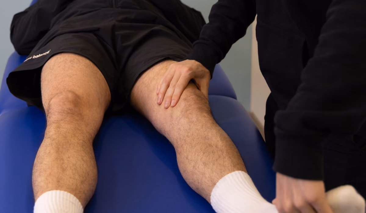 Kniepijn en scheenpijn onderzocht en behandeld bij PhysiqCare in Zoetermeer.