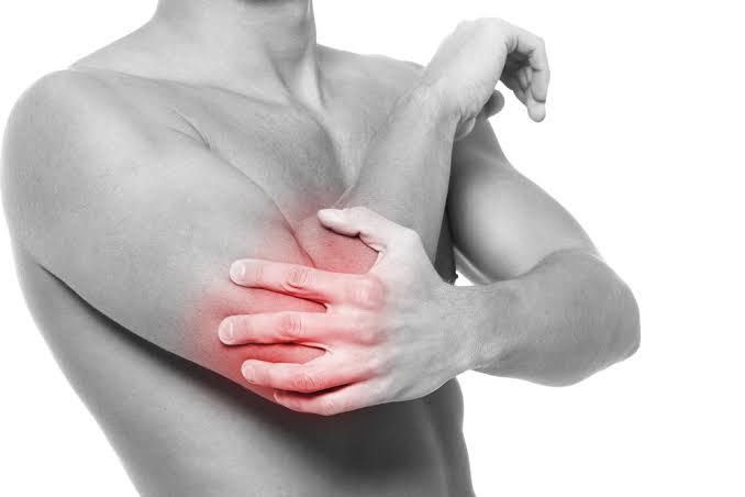 Uitstralende zenuwpijn van nek naar schouder en arm: wat is er aan de hand?