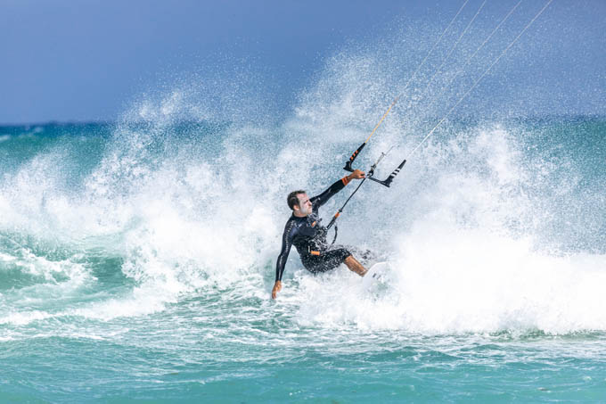 Beginner kite lessons - Fuerteventura > Play > Kite