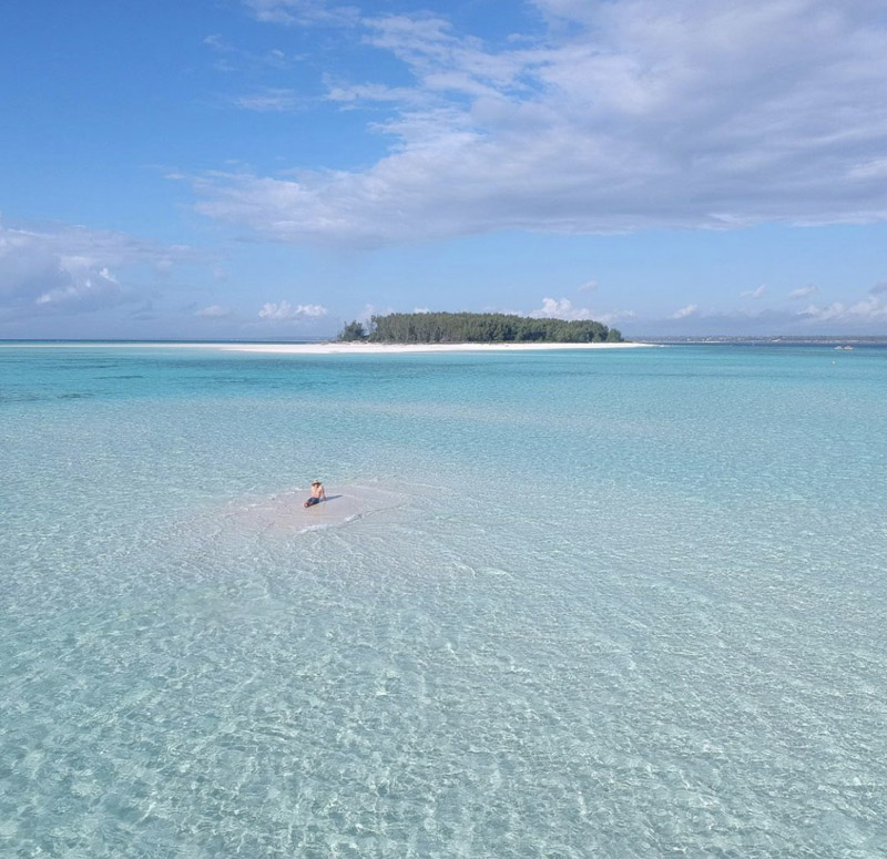 Snorkelling at Mnemba Atoll -  Zanzibar > Play > Experience