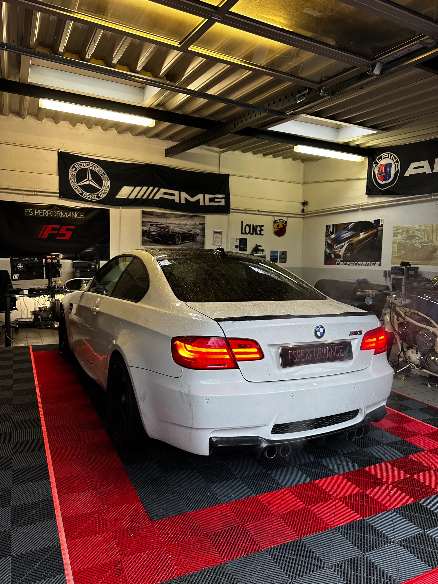 BMW M-Modell mit FS Performance Branding in Hamburg während der M Performance Optimierung