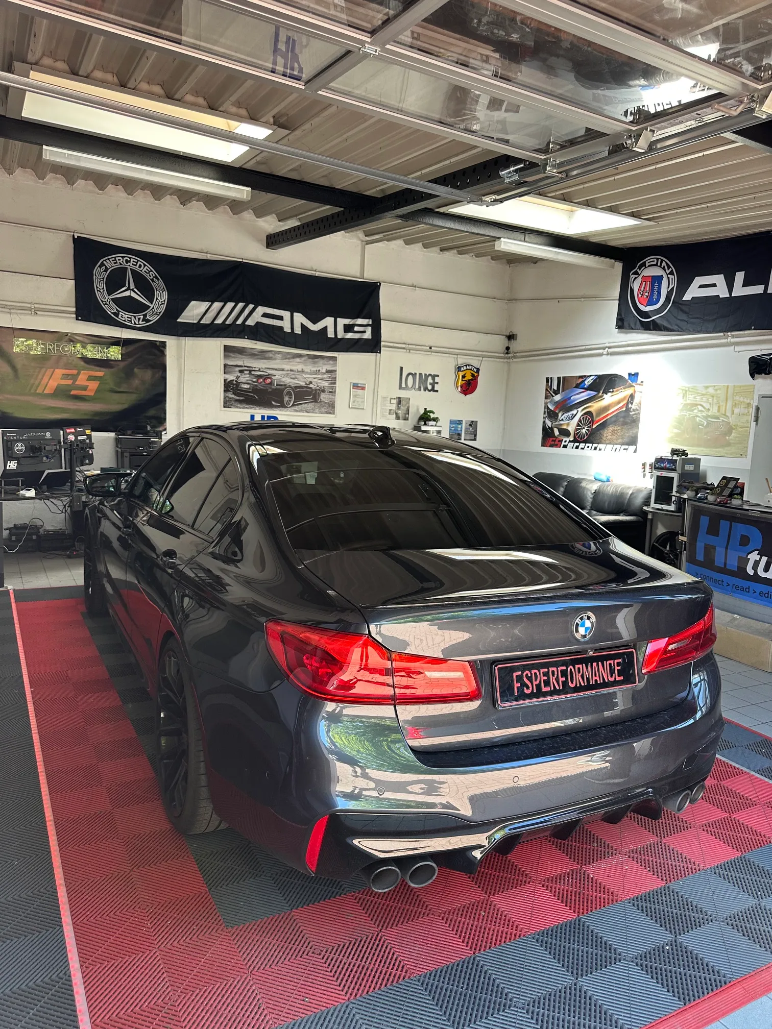 BMW M Fahrzeug bei FS Performance in Hamburg während der M Tuning Software-Optimierung