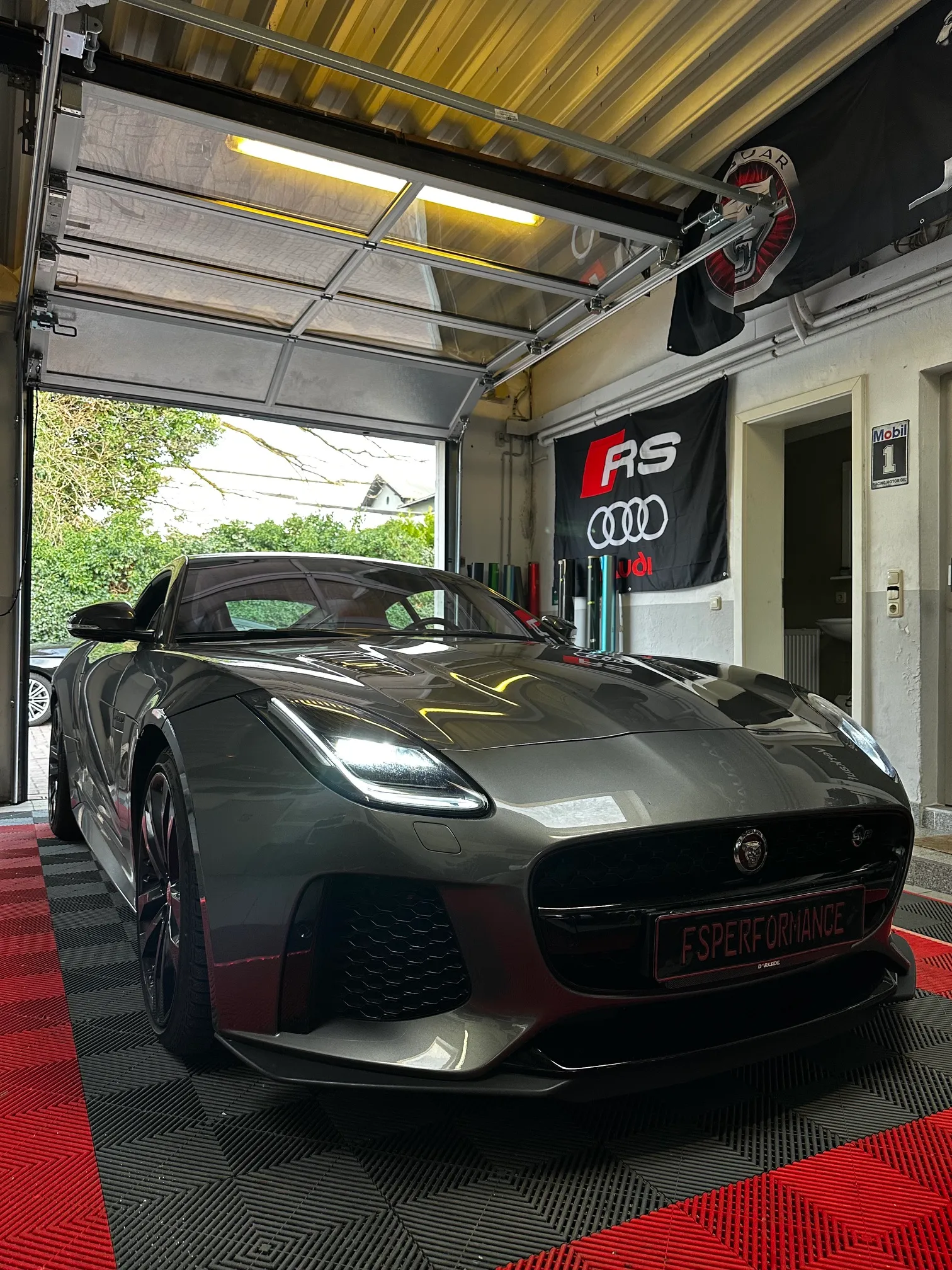 Jaguar F-Type SVR bei FS Performance in Hamburg während des Pulley- und Software-Tuning Projekts