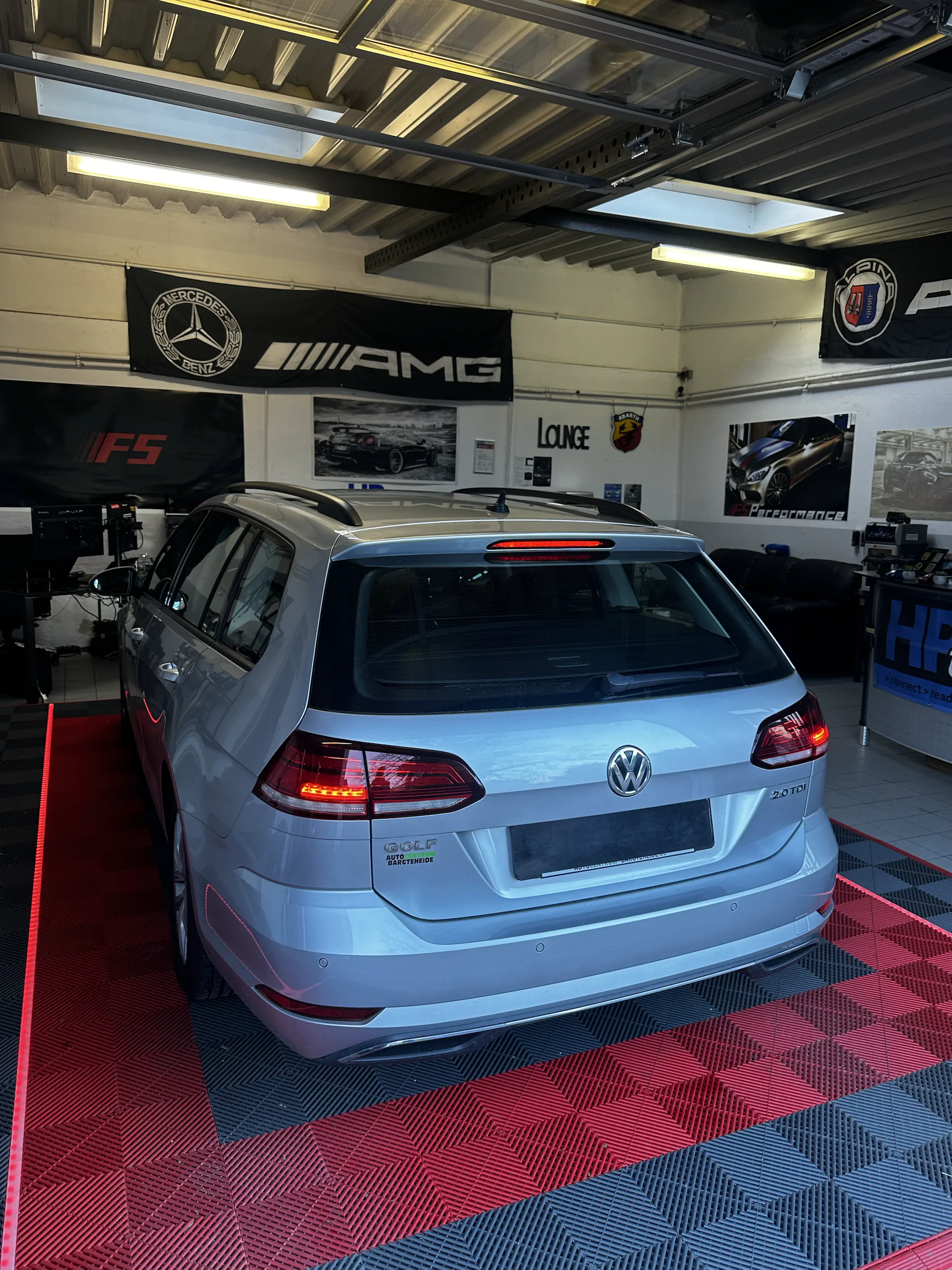 Steuergeräte-Arbeit an VW, Audi, Seat und Škoda bei FS Performance Hamburg