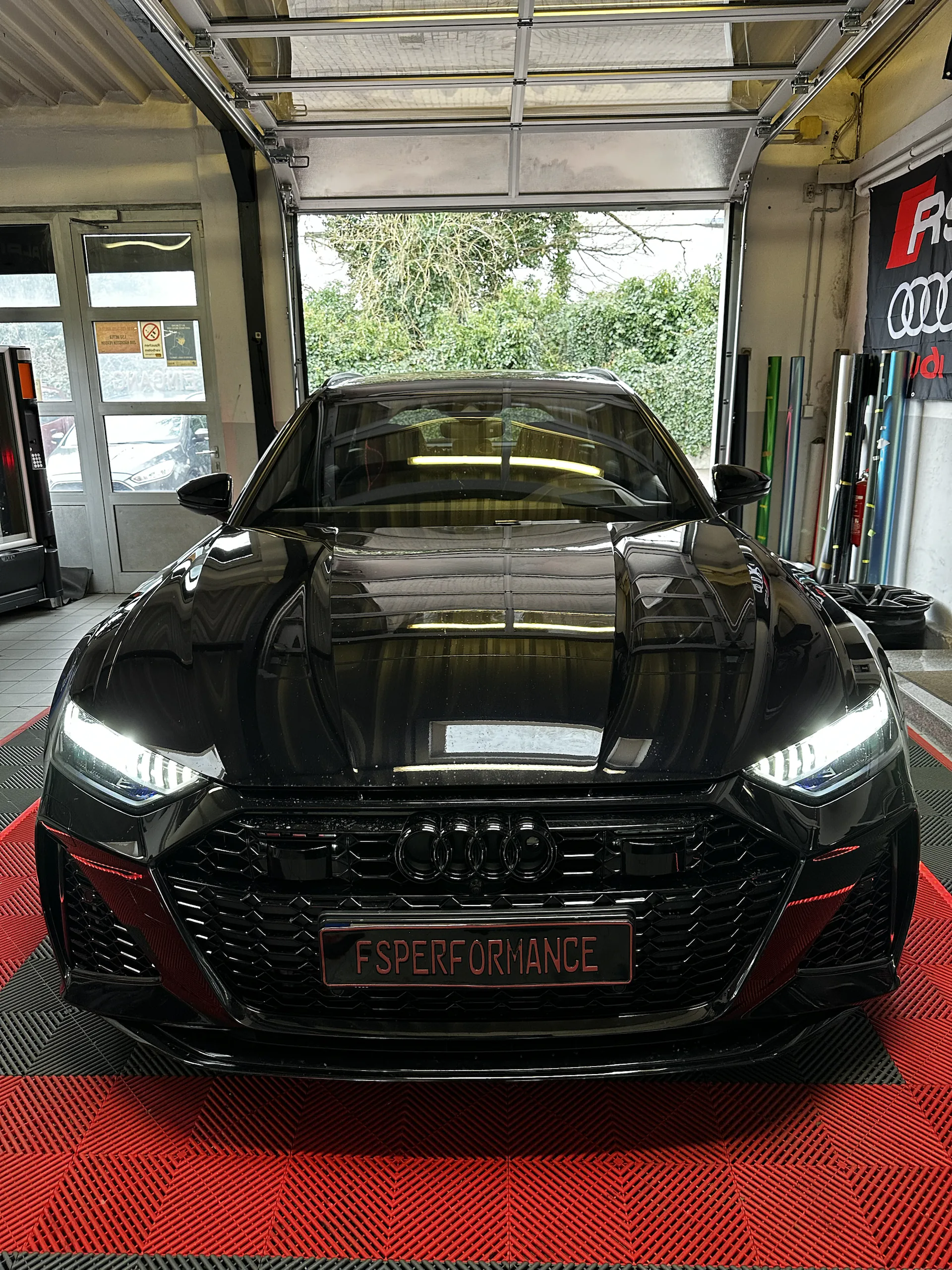 Audi SUV beim Chiptuning in der Werkstatt von FS Performance Hamburg