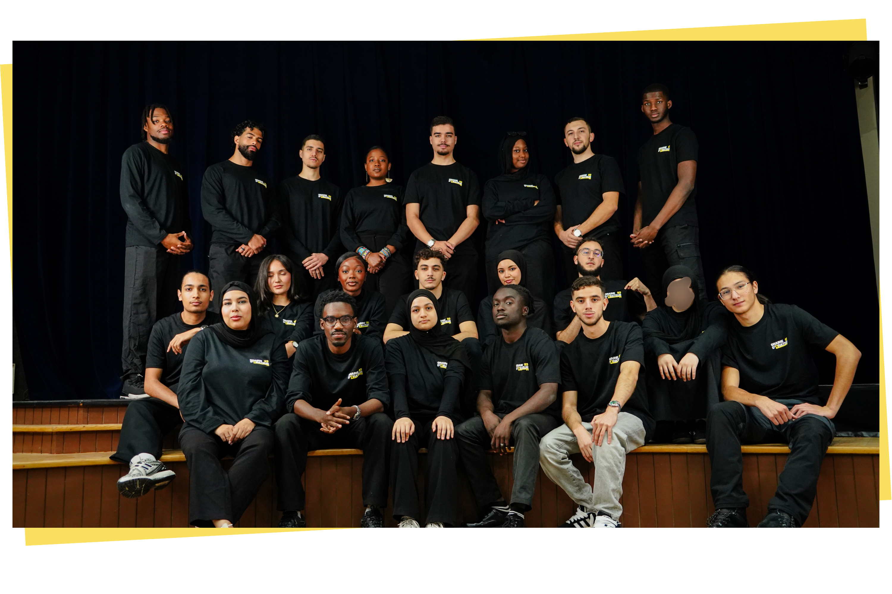 Équipe Graine d'Orateur, jeunes hommes et femmes étudiants souriants et dynamiques.