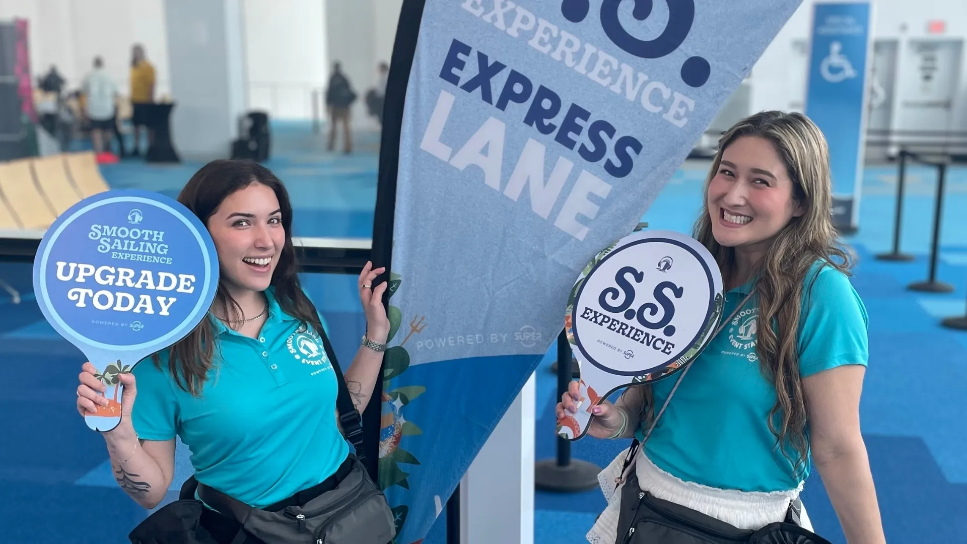Smooth Sailing ambassadors holding up signs to welcome Groove Cruise Captains.
