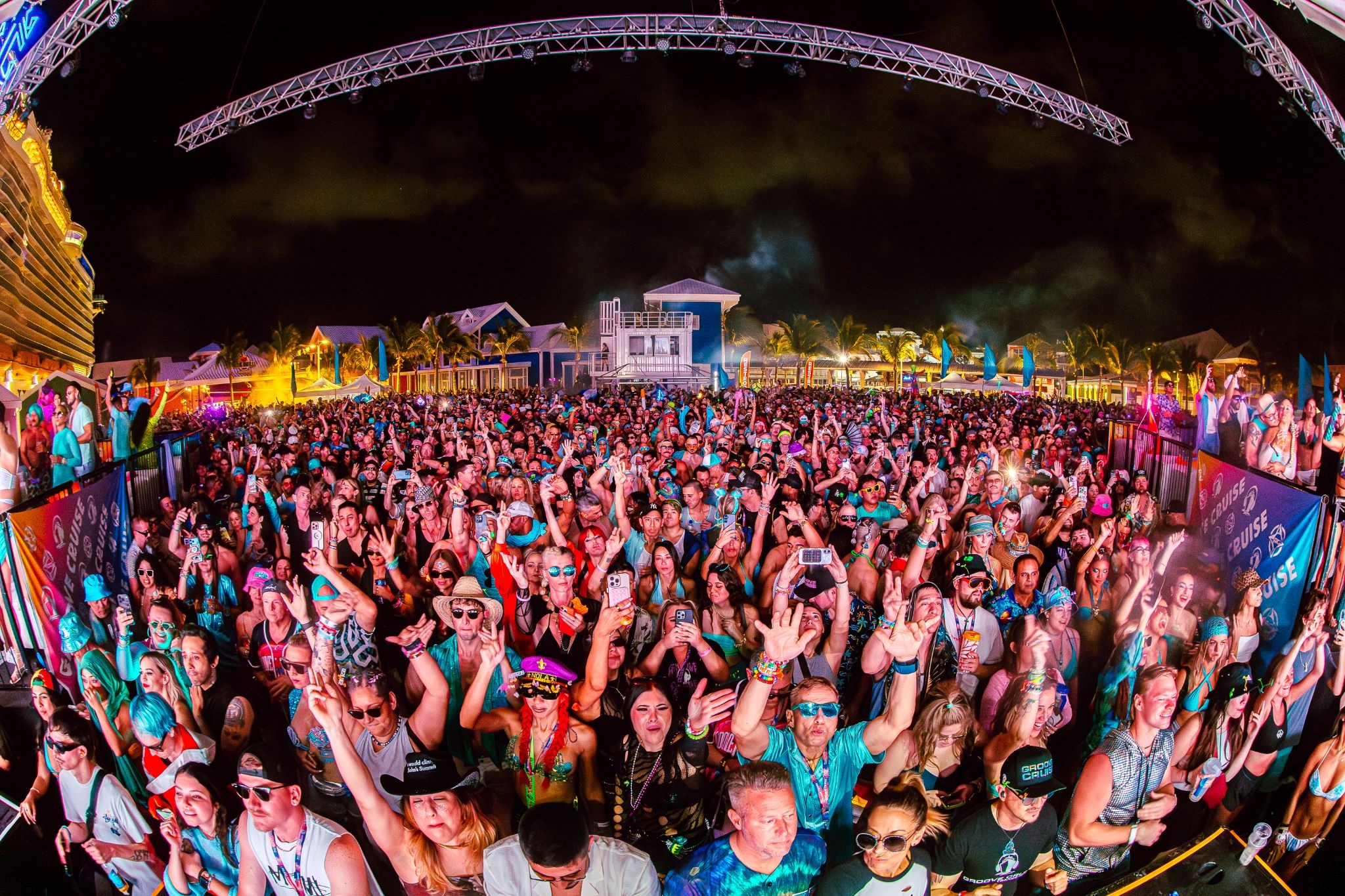 A large crowd of Captains outside of the Nassau Amphitheater on Groove Cruise 2026