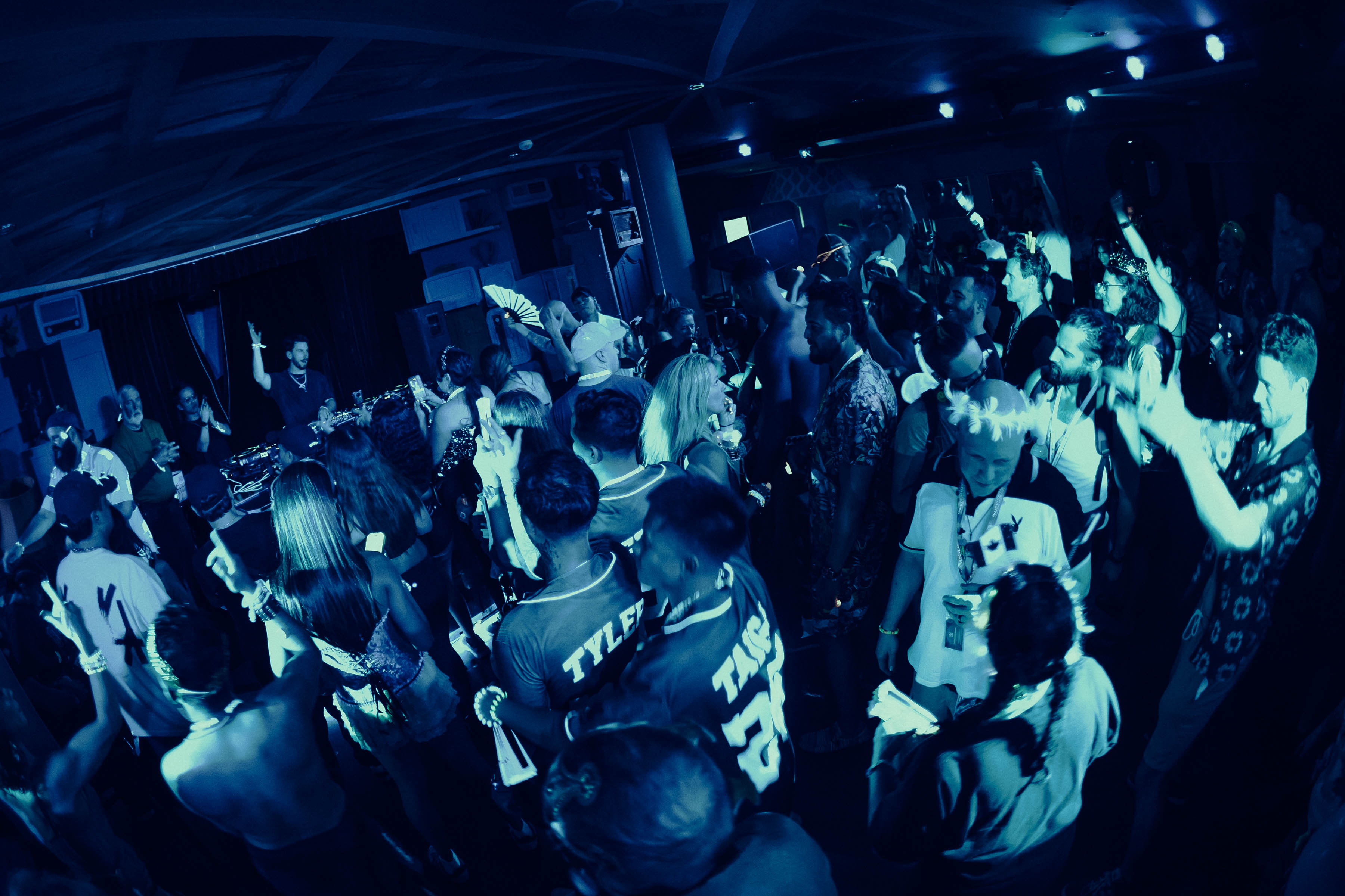 ÆON:MODE performing an intimate drum & bass set for Captains on Groove Cruise 2026
