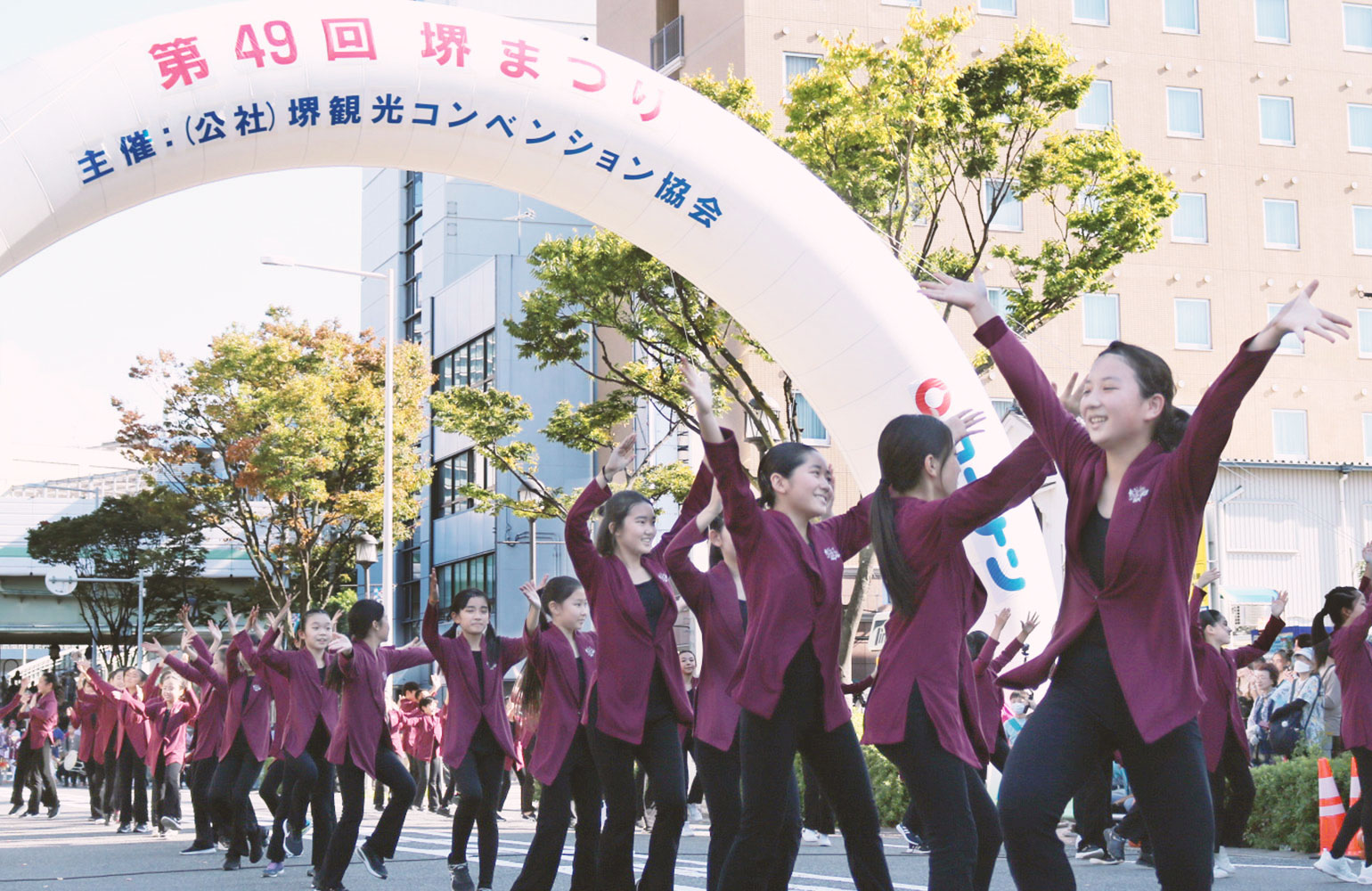 YTJアウトリーチ(社会連携活動)  堺まつりに出演した時のYTJメンバーの様子 パレード