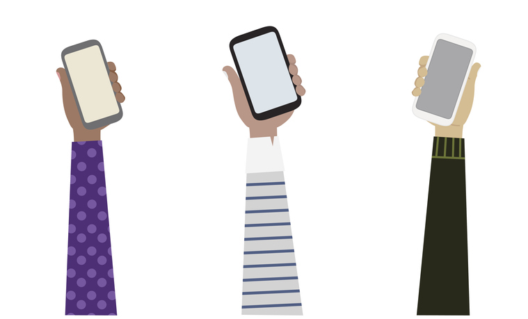 3 people getting comment notifications by email