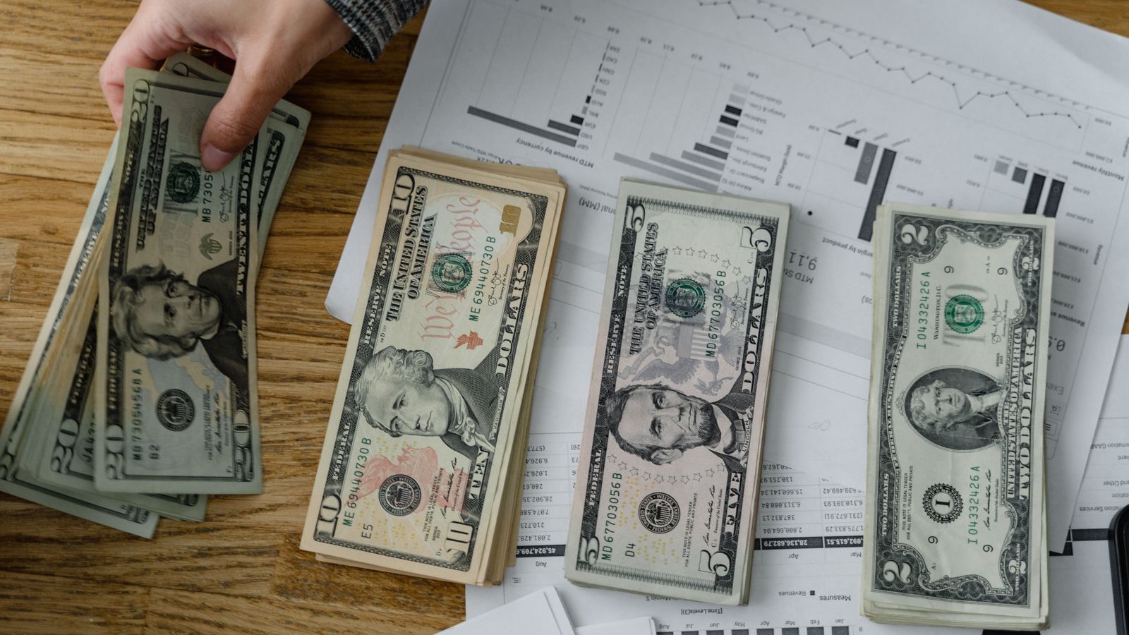 Header illustration for How to Build a 13-Week Cash Flow Forecast