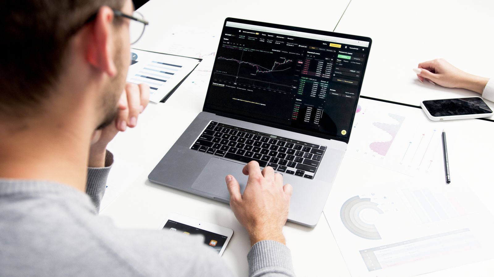 Header illustration for How to Switch Accounting Software Without Losing Your History