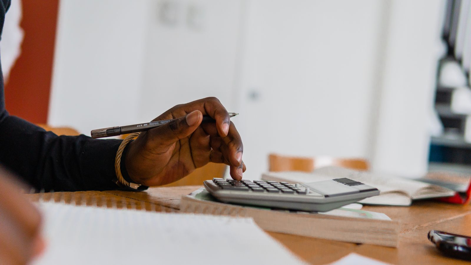 Header illustration for FAQ: Ecommerce Accounting for First-Time Sellers