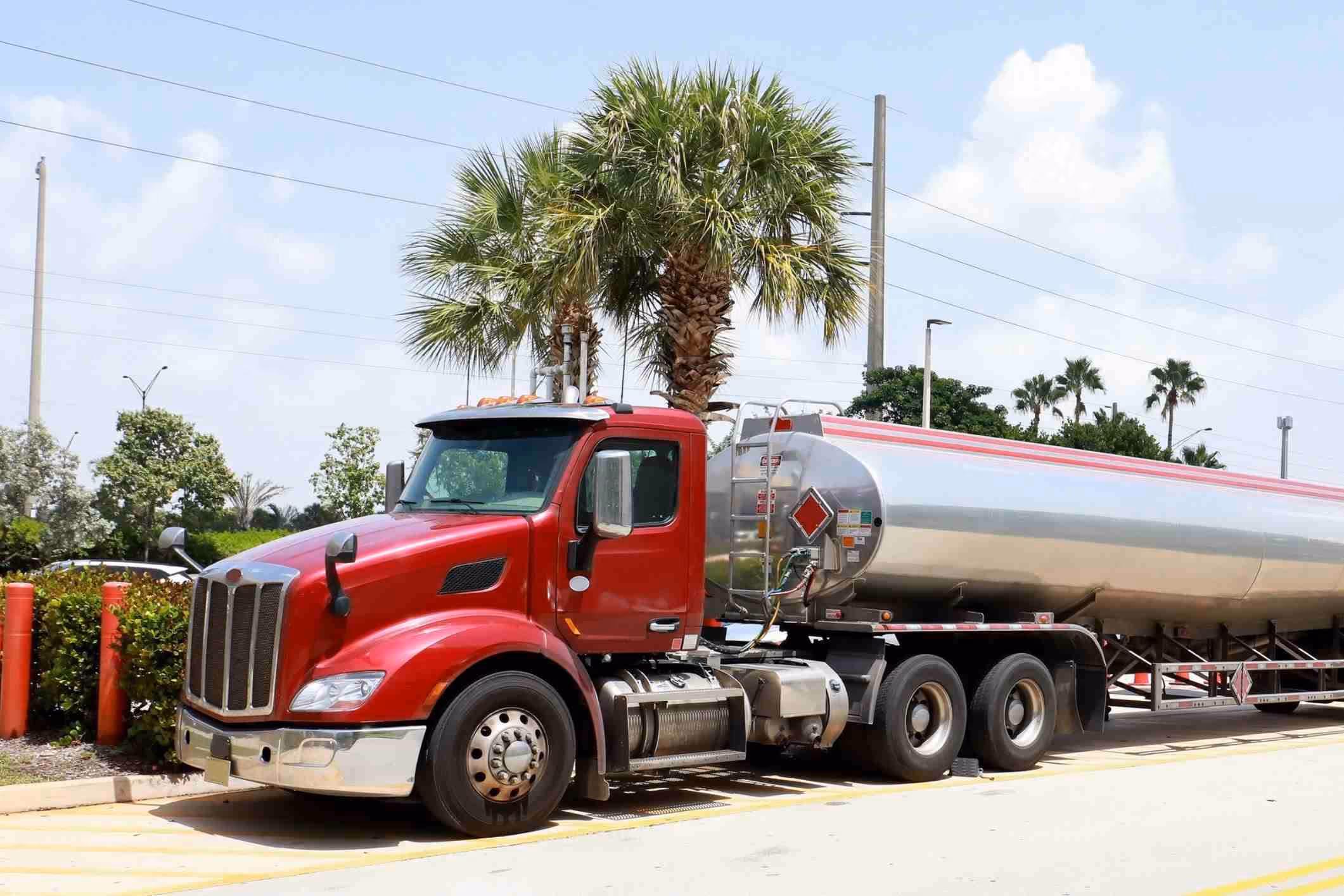 Semi-truck traveling on Florida highway, representing legal help from a Deerfield Beach truck accident attorney.