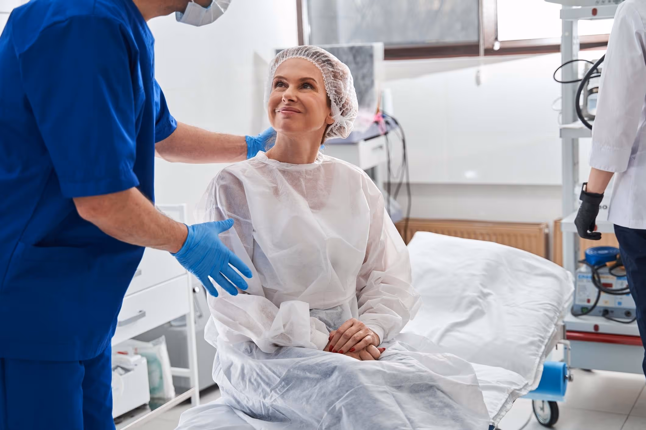 Doctor preparing patient for procedure, representing Fort Lauderdale surgical error lawyer.