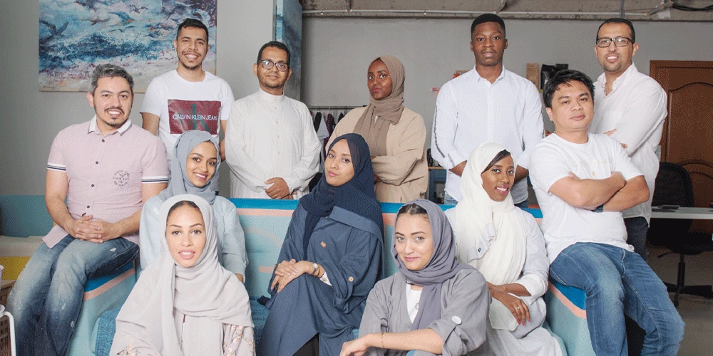 صورة جماعية لفريق عمل شركة باي فلو بعد إغلاق جولتها الاستثمارية الأولى بقيادة SVC ومستثمرين استراتيجيين لتعزيز تقنيات إدارة التدفق النقدي للشركات الناشئة.