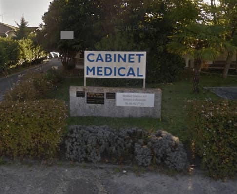 Dr Anne De Subercasaux