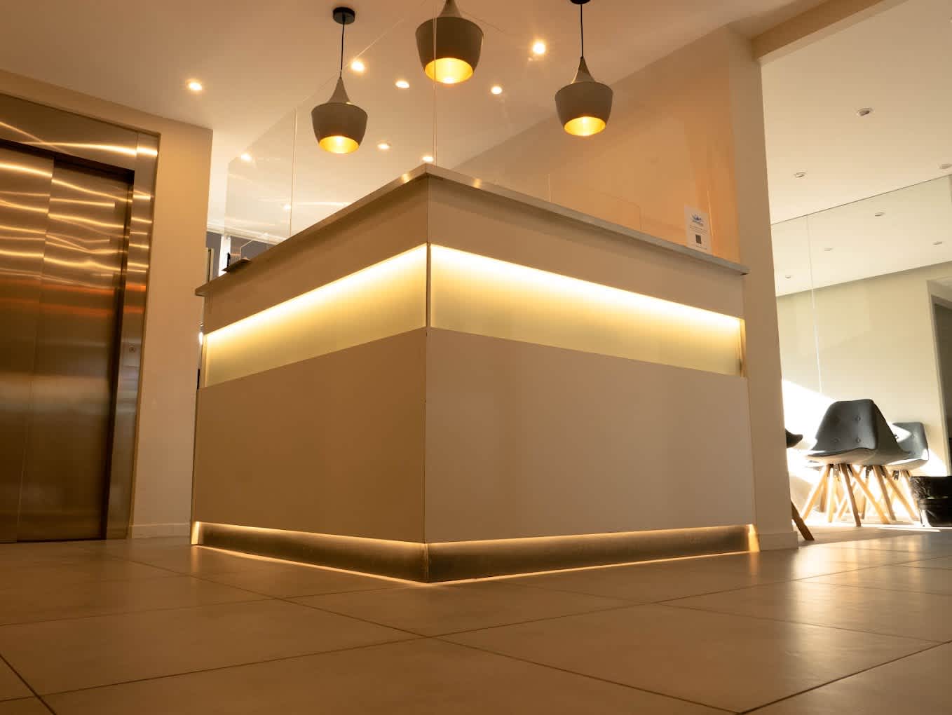 Dr Nathanael Timestit