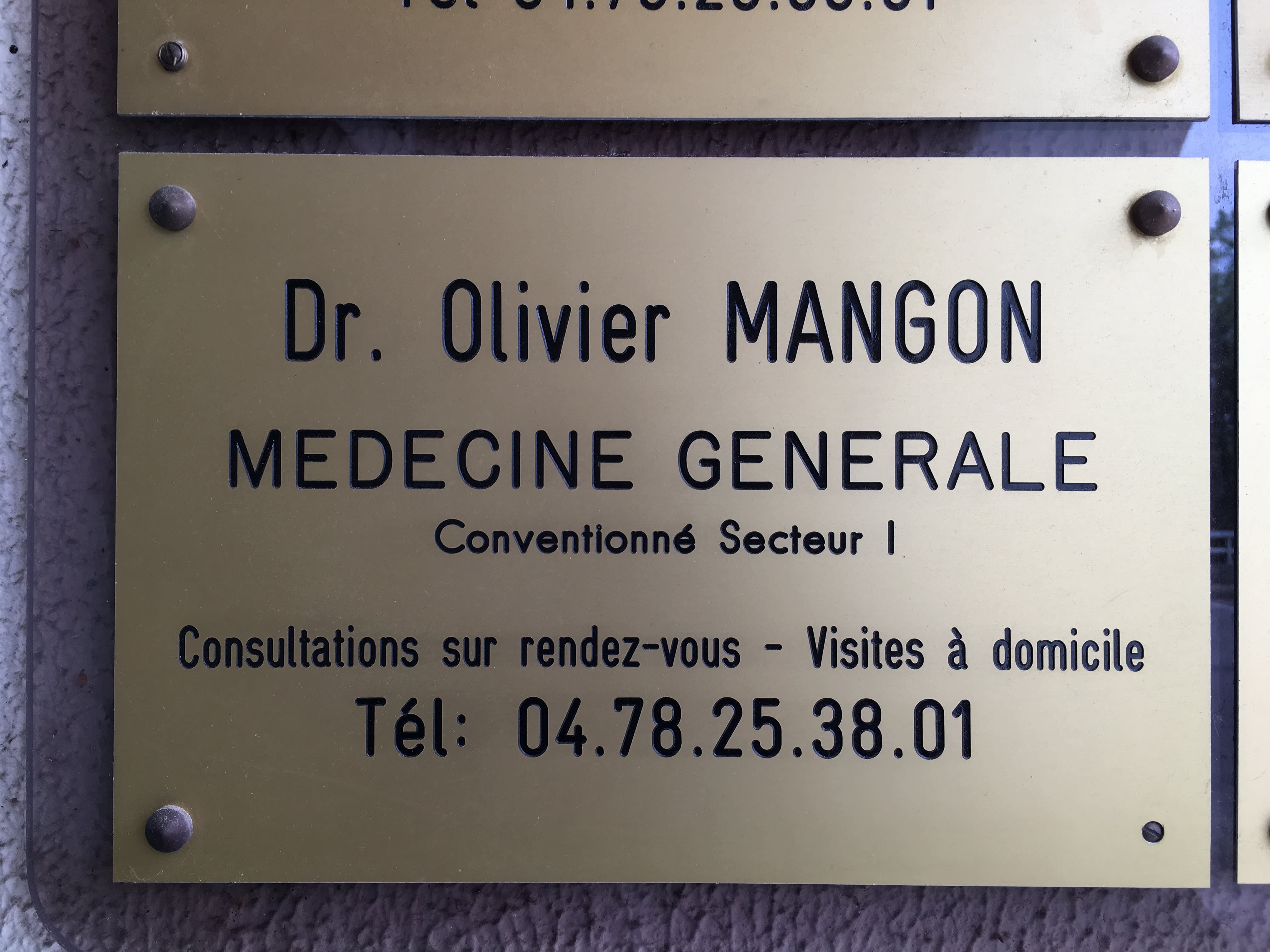 Dr Olivier Mangon