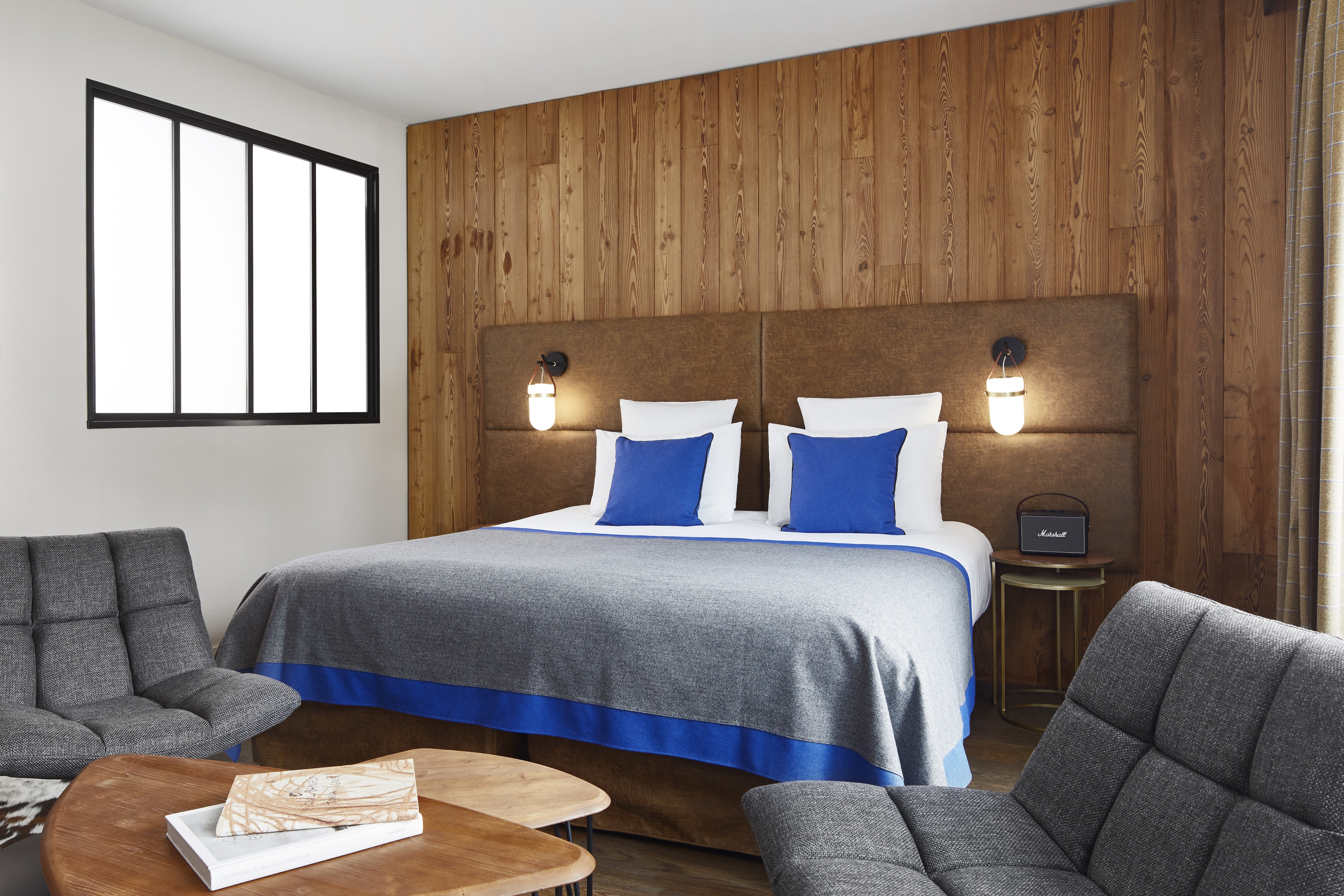 Quarto “Cocon” do Écrin Blanc em Courchevel, com cama king size ou camas de solteiro e decoração alpina contemporânea