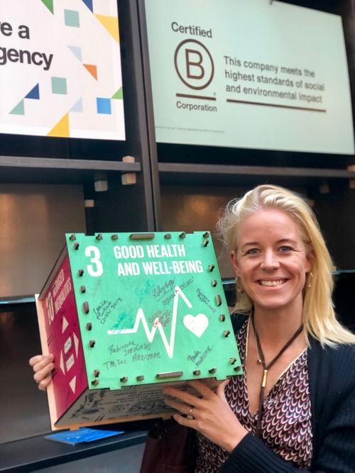A picture of Catherine Farrant holding a cube