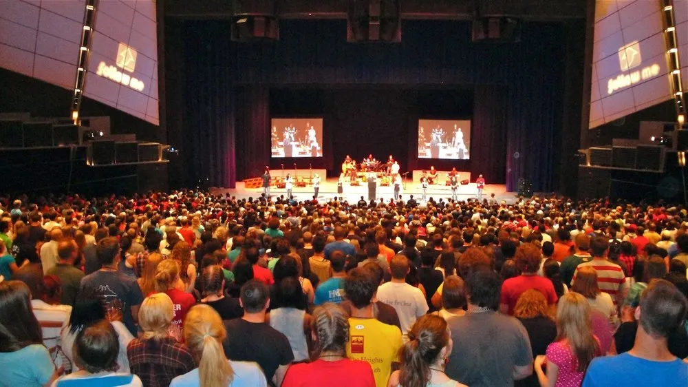 Crowd in auditorium, 2018 AI & Data Science Conferences