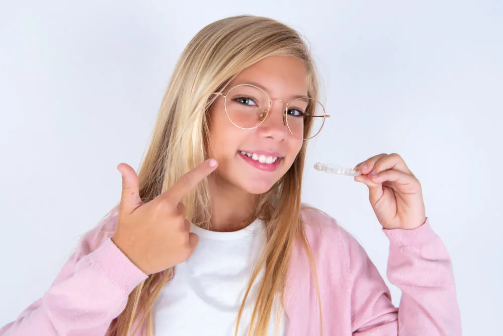How Orthodontists Use Retainers During and After Treatment