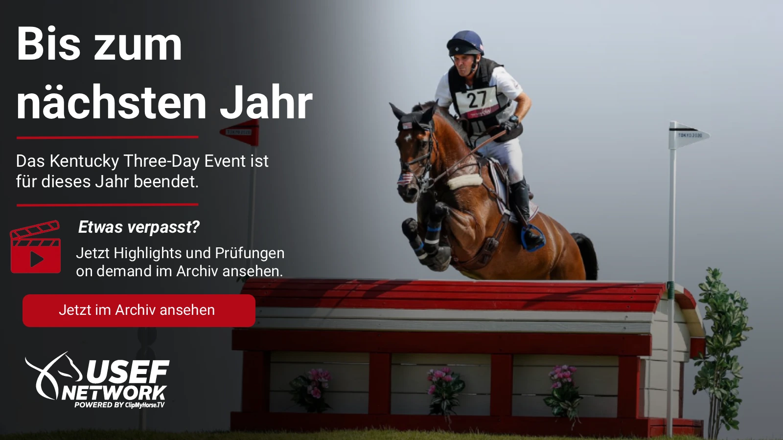 Banner mit Springreiter auf braunem Pferd über einem rot-weißen Hindernis, dunklem Verlauf und grauem Himmel im Hintergrund, Text zum Kentucky Three-Day Event, rotem Archiv-Button
