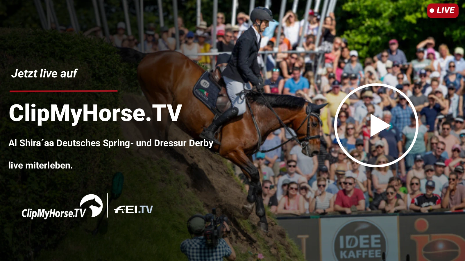 Werbebild für einen Pferdesport-Livestream (ClipMyHorse.TV) mit Reiter, Pferd und Publikum.
