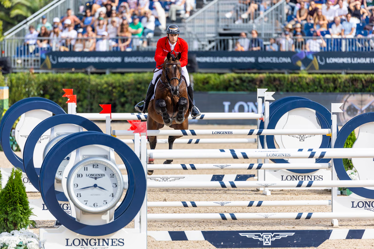 Show jumper at the Longines League of Nations™ Final Barcelona over a Longines obstacle in front of an audience.
