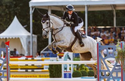 Sophie Hinners und Viva Las Vegas W dominieren in der Springprüfung Klasse S*