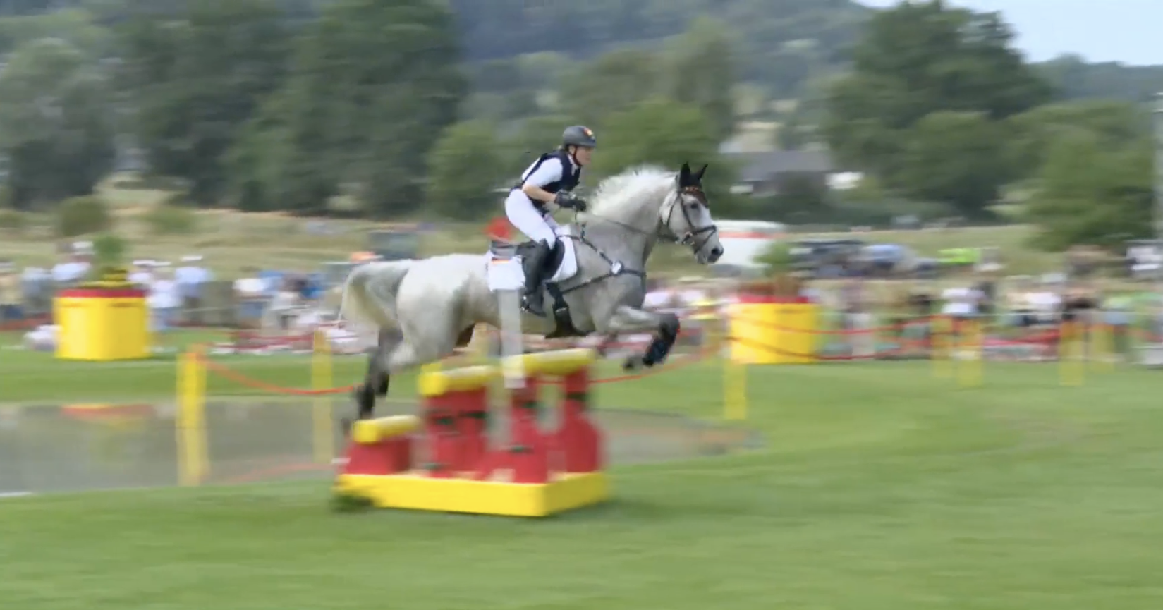 Malin Hansen-Hotopp mit Carlitos Quidditch K im DHL Wasser bei der Reit WM in Aachen