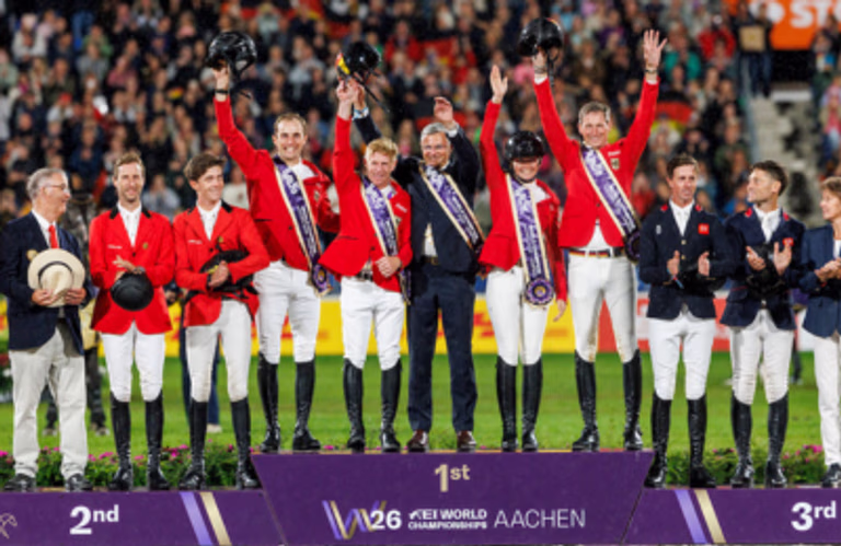 Gold Für Team Deutschland bei der Reit WM 2026, Auf dem Treppchen