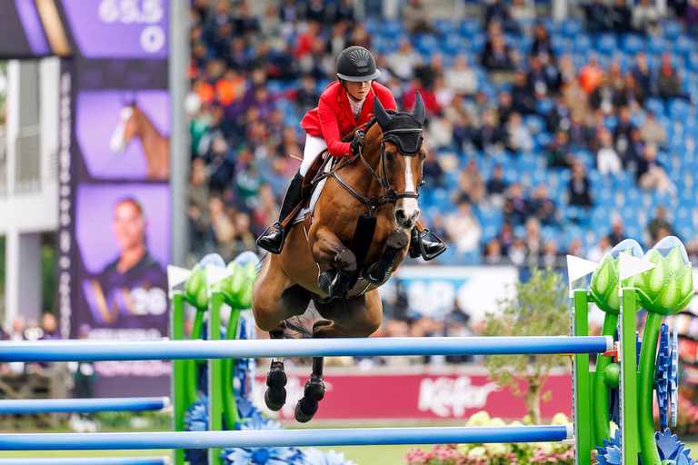 Sophie Hinners und Iron Dames Singclair über dem Sprung bei der WM 26