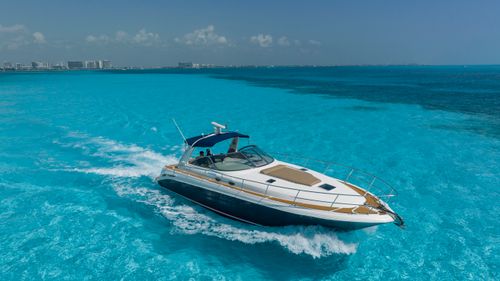 Sea Ray 45 Pies de renta en cancun muy bien cuidado con deseño impecable