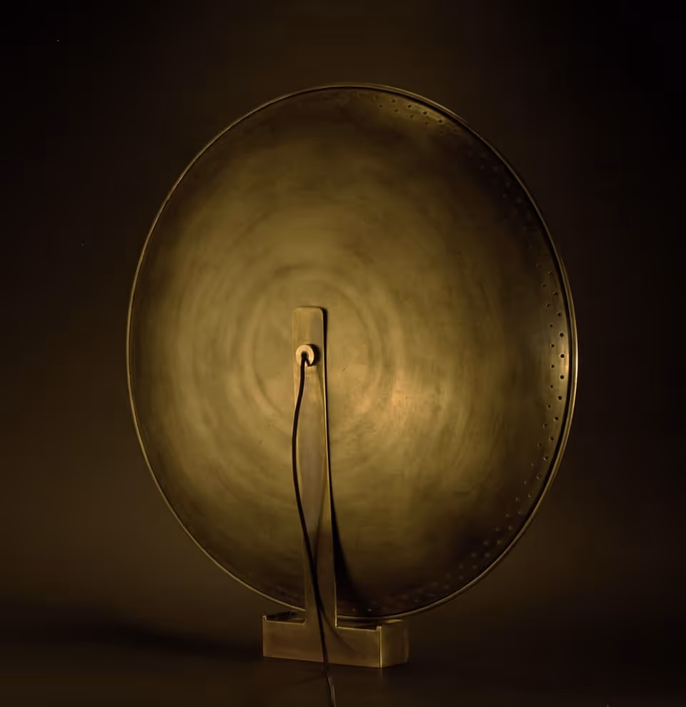 Iris Table Lamp
