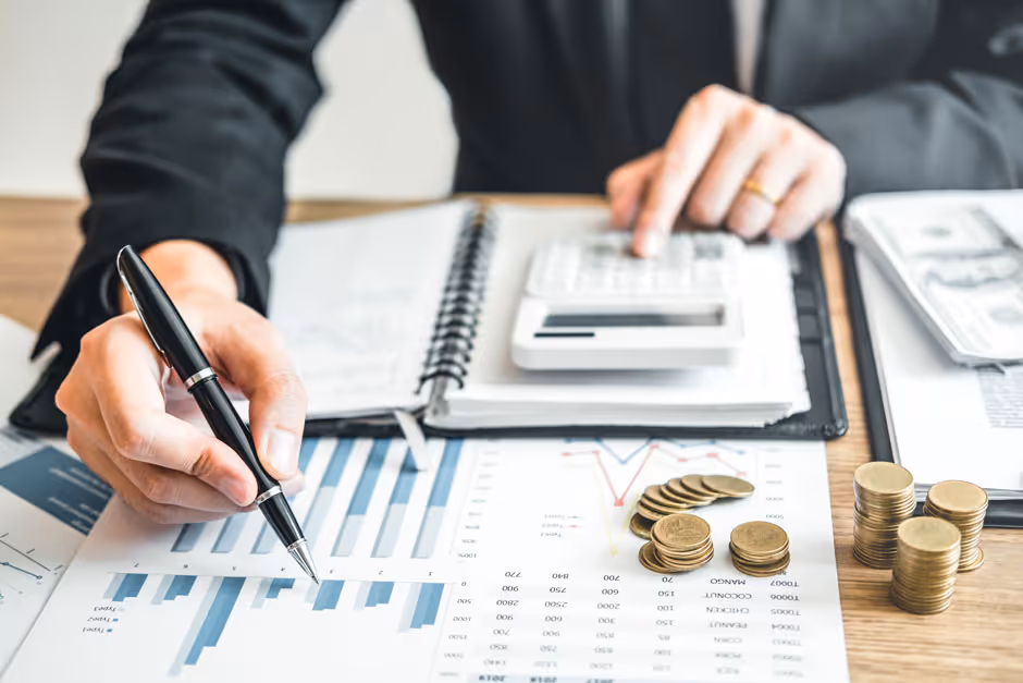  What is variable sales compensation? 