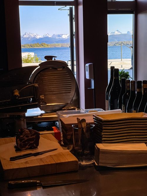 Ansatt i Køl som tilbereder mat